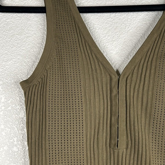 H&M Olive Green 90's Y2K V-Neck Ribbed Summer Tank Top Size Small - Picture 2 of 6